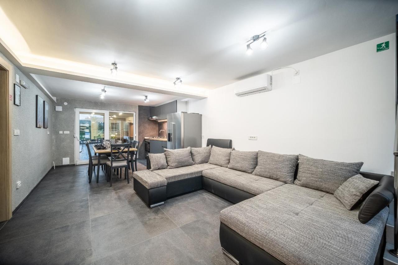 Villa Nesa - Beautiful Guest House At Continental Croatia With Outdoor Swimming Pool, Sauna And 3 Bedrooms Plaški Extérieur photo