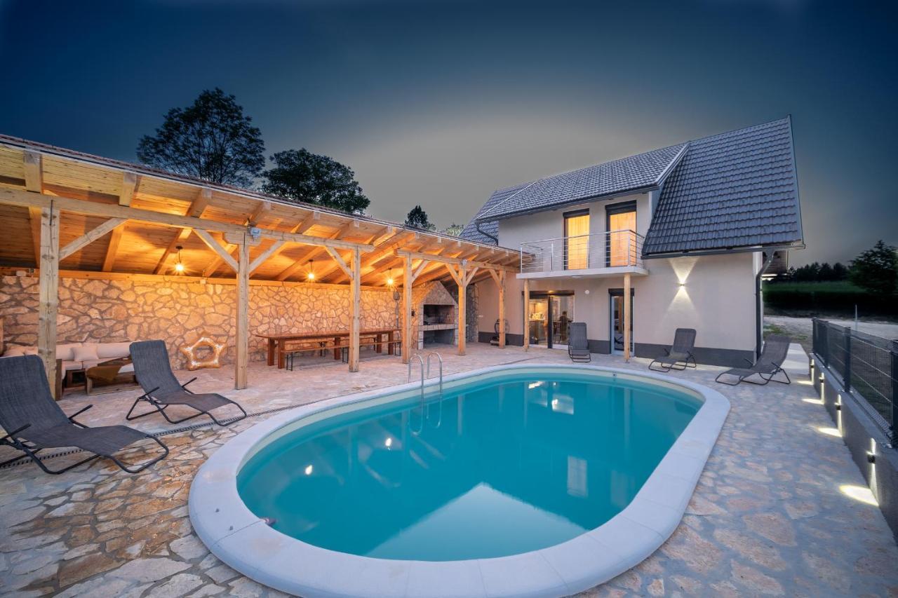 Villa Nesa - Beautiful Guest House At Continental Croatia With Outdoor Swimming Pool, Sauna And 3 Bedrooms Plaški Extérieur photo